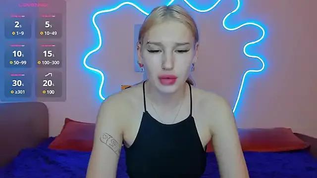 EvelinaLuu from StripChat is Freechat
