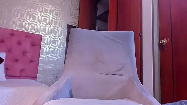 evelyn_wine from StripChat
