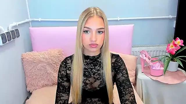EvetteRose from StripChat is Freechat
