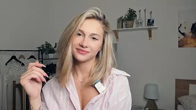 Photos of FaaBinaa from StripChat is Freechat