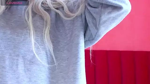 Fluffy_Monica from StripChat