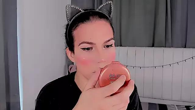 gatitavenecis from StripChat is Freechat