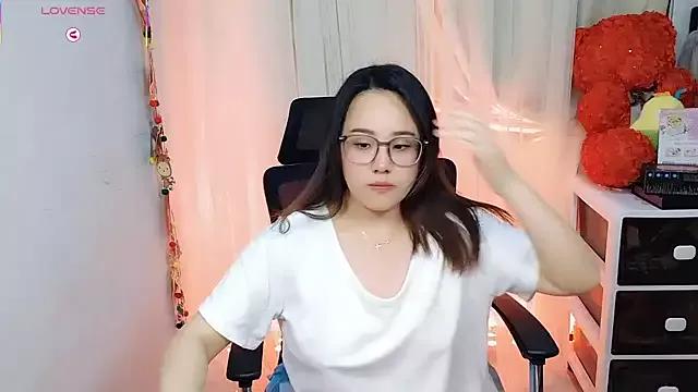 Gege-Wu from StripChat