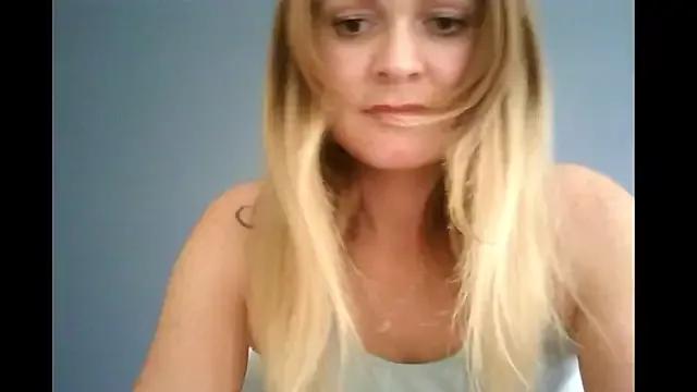 Ginger-bb from StripChat