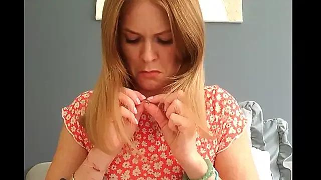 Ginger-bb from StripChat