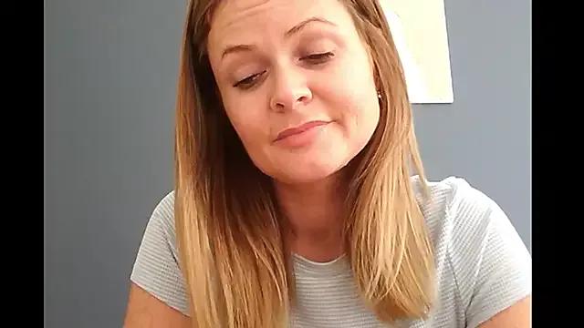 Ginger-bb from StripChat
