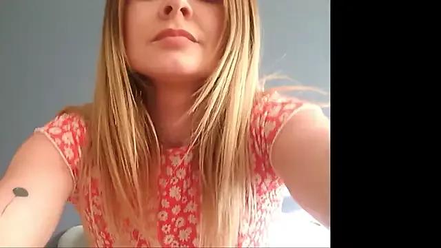Ginger-bb from StripChat