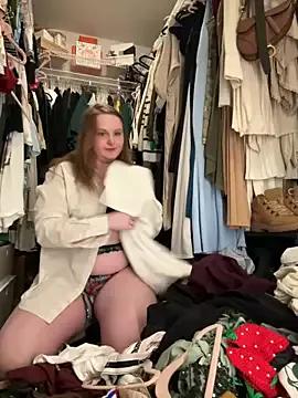 GingerSnap33 from StripChat