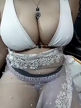 Glamour_queen from StripChat is Freechat