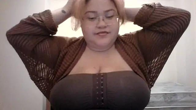 GoddessMocha from StripChat