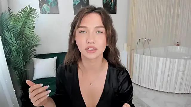 GracefulLook from StripChat is Freechat