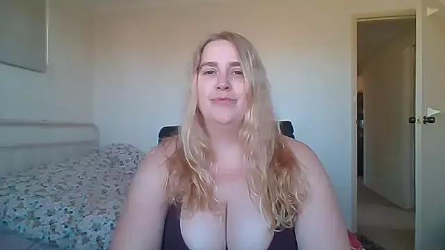 Photos of GracieMoon from StripChat is Freechat