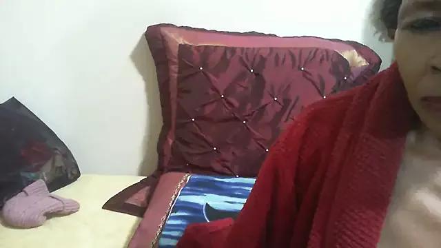 GUCCIMUMMY from StripChat