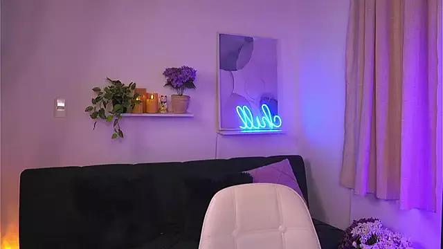 HannahEvanss from StripChat