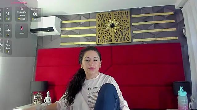 hanny_milf from StripChat