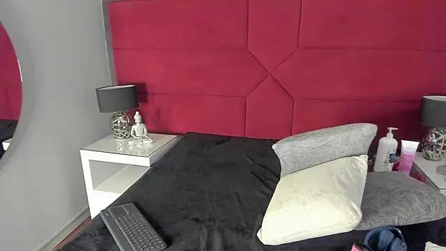hanny_milf from StripChat