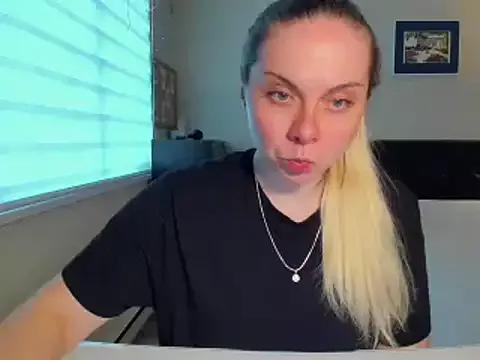 HappyIva from StripChat