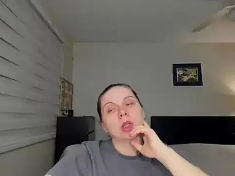 HappyIva from StripChat