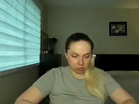 HappyIva from StripChat