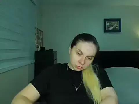 HappyIva from StripChat