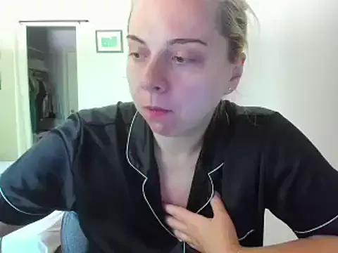 HappyIva from StripChat