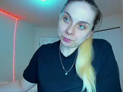 HappyIva from StripChat