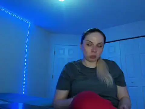 HappyIva from StripChat