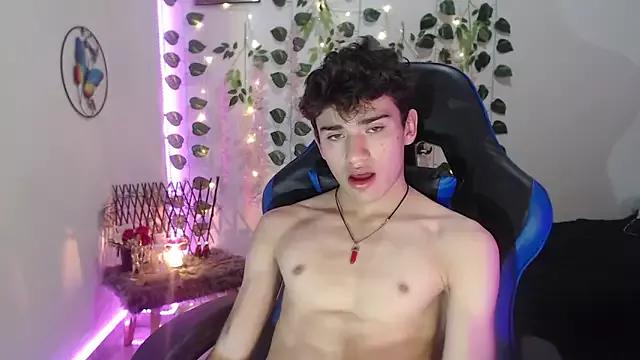 HarryClaude from StripChat