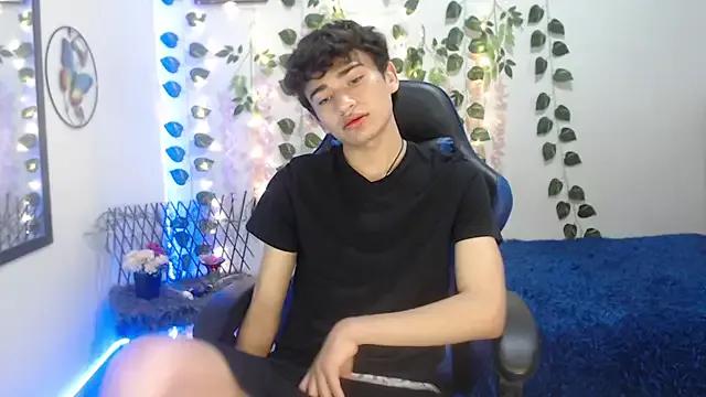 HarryClaude from StripChat