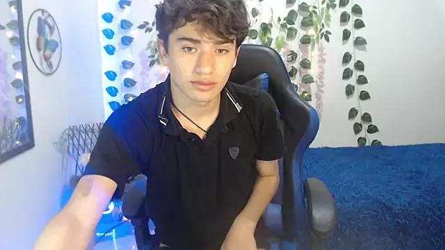 HarryClaude from StripChat