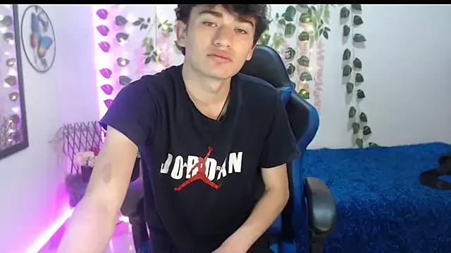 HarryClaude from StripChat