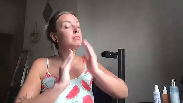 Photos of HeatherSummerzz from StripChat is Freechat