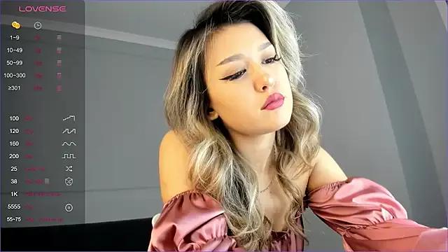 hee_nomy from StripChat