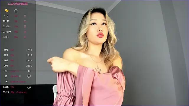 hee_nomy from StripChat