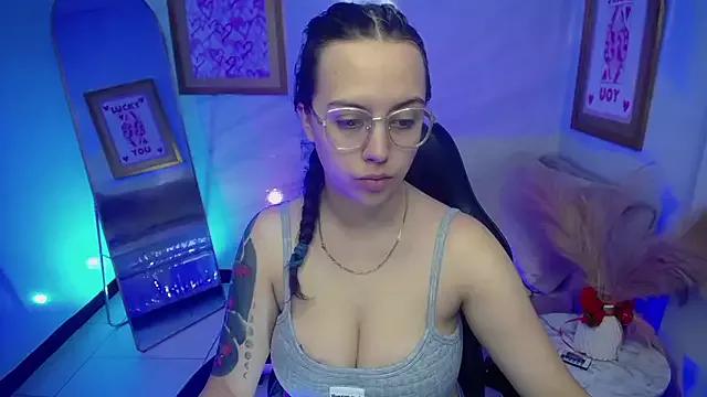 Hela_v from StripChat is Freechat