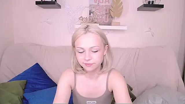 HelenCrusee from StripChat