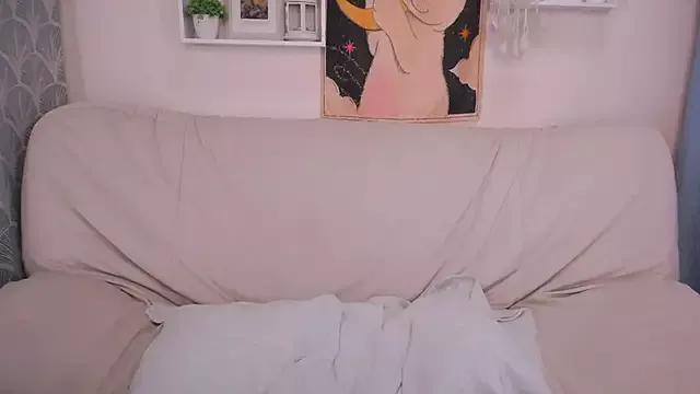 HelenCrusee from StripChat