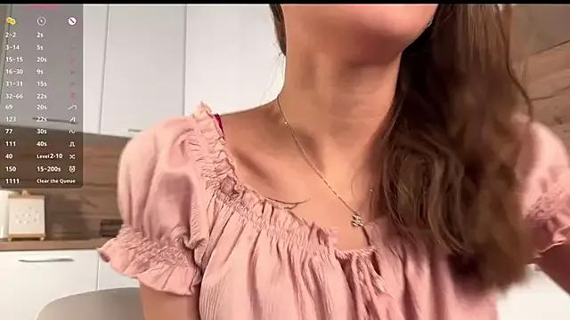 HellPeach from StripChat