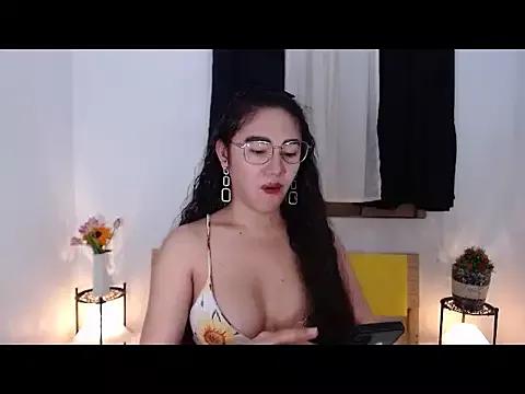 HermoSa_Christine from StripChat is Freechat