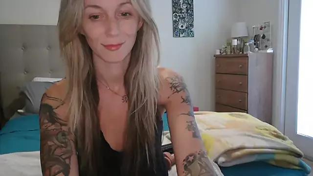 Photos of Heyitsmee33 from StripChat is Private