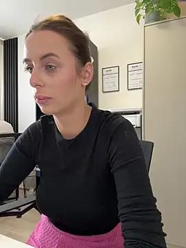 Hii_Lolla from StripChat