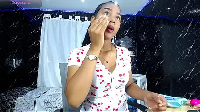 Hillary_queen from StripChat