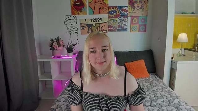 Holly_Hole from StripChat