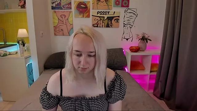 Holly_Hole from StripChat