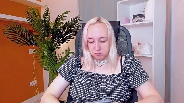 Holly_Hole from StripChat