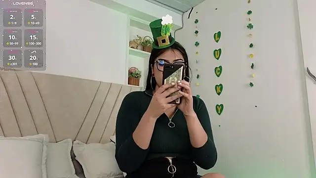 Hollycute_cf from StripChat