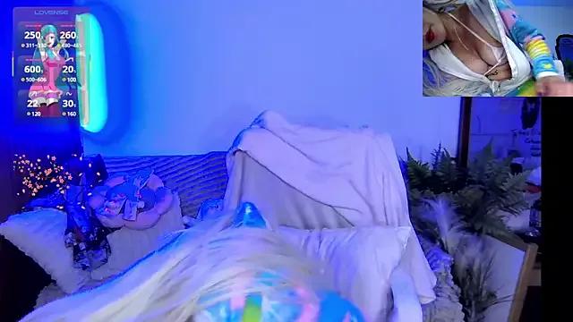 HollyDominic from StripChat