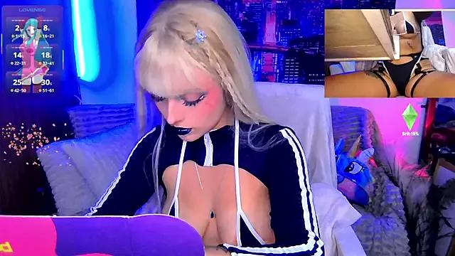 HollyDominic from StripChat