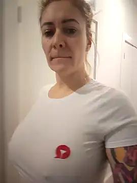 HollyTattoo from StripChat