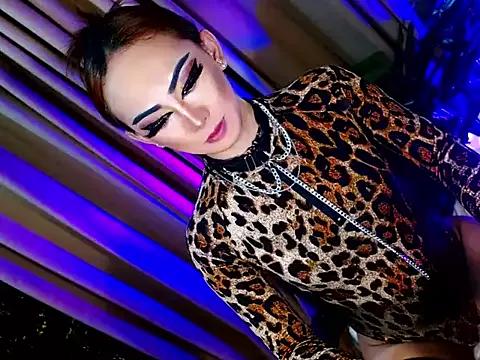 HOLLYWOOD_QUEEN_88 from StripChat is Freechat